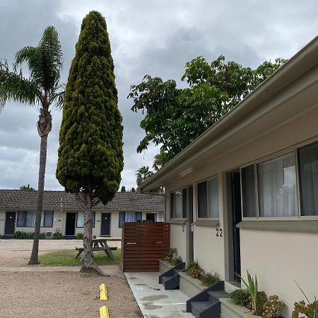 Hanging Rock Family Motel Батманс-Бэй Экстерьер фото
