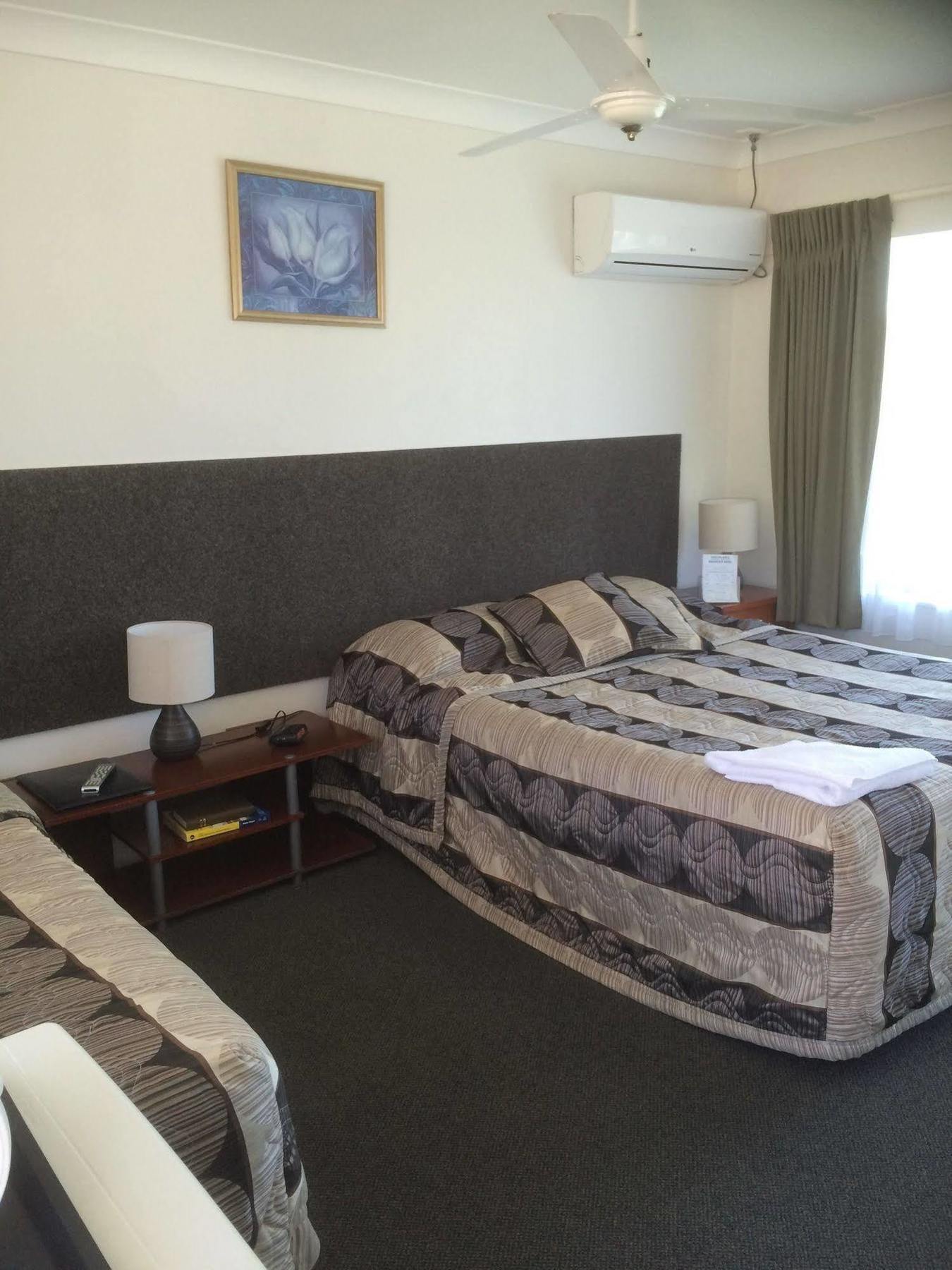 Hanging Rock Family Motel Батманс-Бэй Экстерьер фото