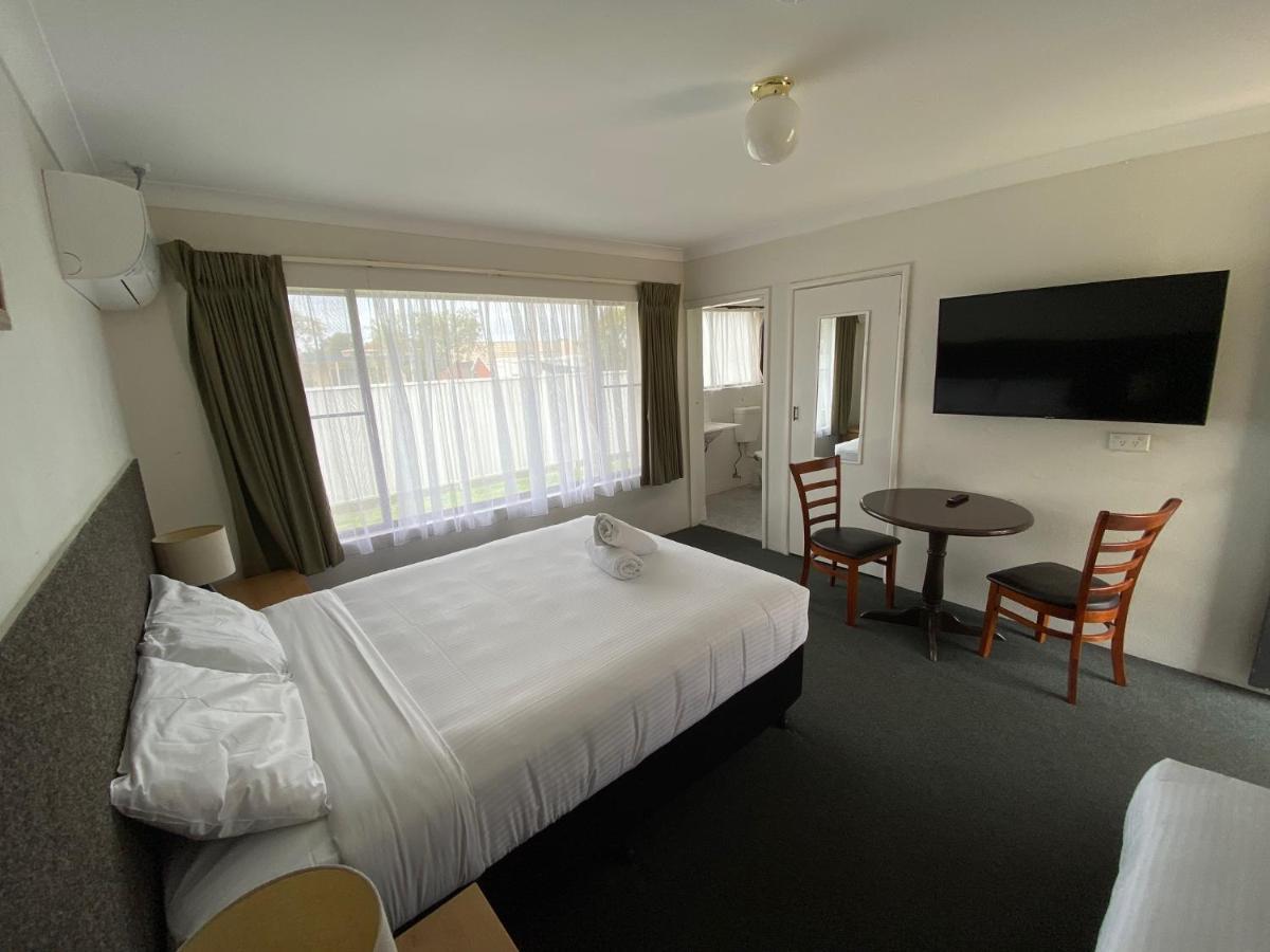 Hanging Rock Family Motel Батманс-Бэй Экстерьер фото