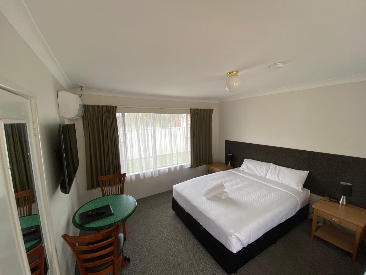 Hanging Rock Family Motel Батманс-Бэй Экстерьер фото