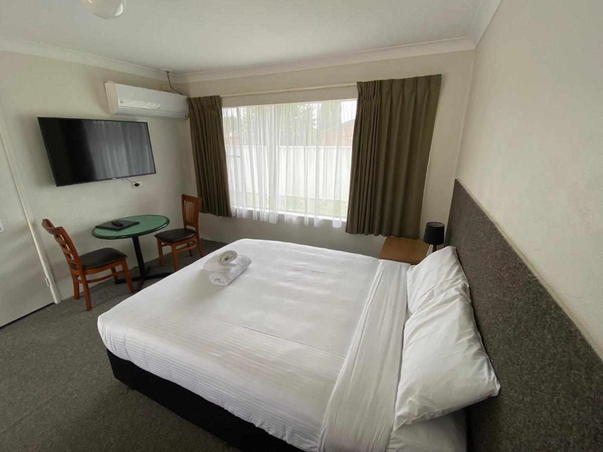 Hanging Rock Family Motel Батманс-Бэй Экстерьер фото